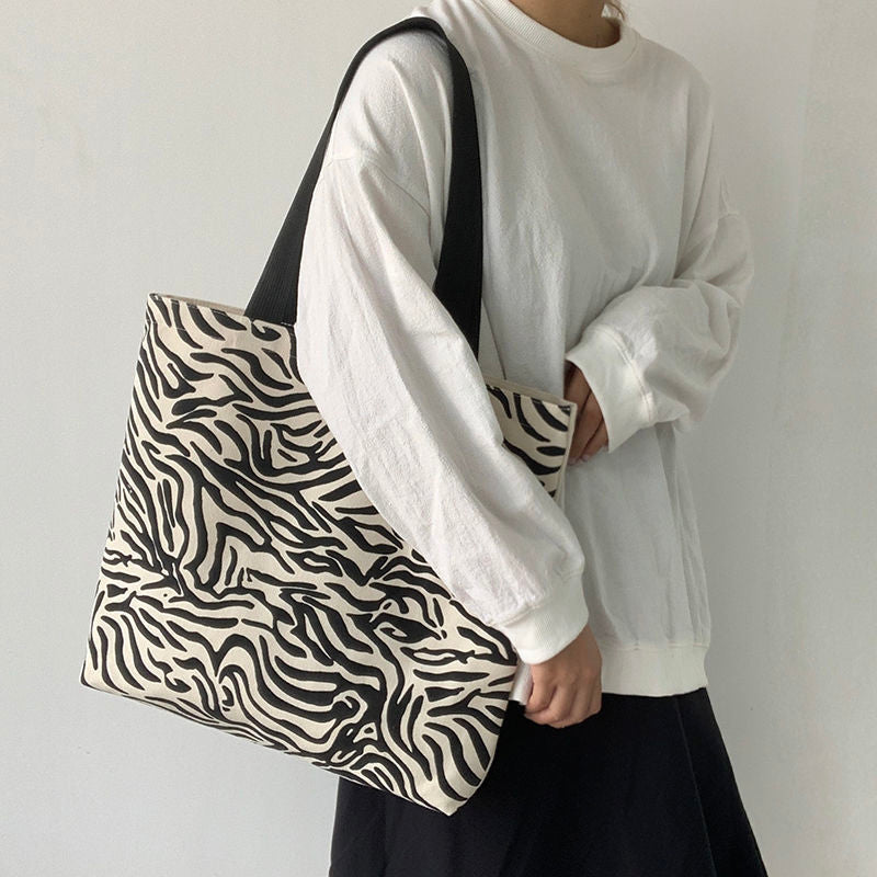 Handtaschen für Frauen Kette Umhängetasche Open Zipper Design,