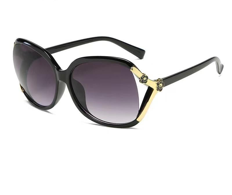 Classic Ladies Fashionable Sunglasses with a case