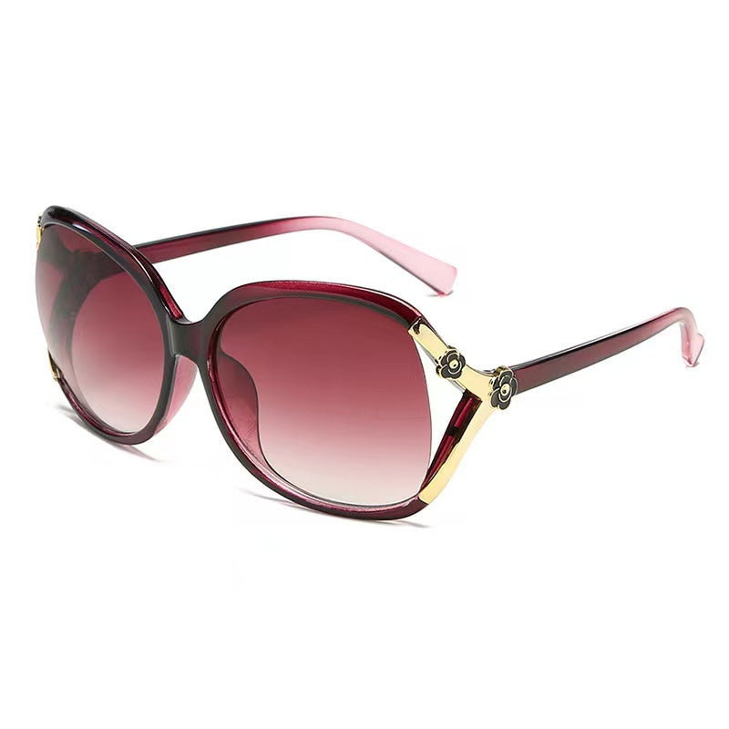 Classic Ladies Fashionable Sunglasses with a case