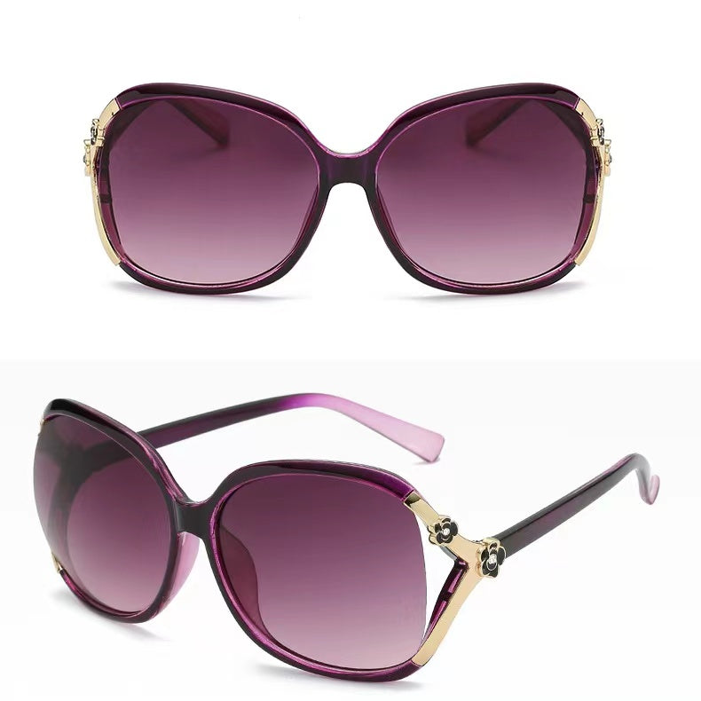 Classic Ladies Fashionable Sunglasses with a case